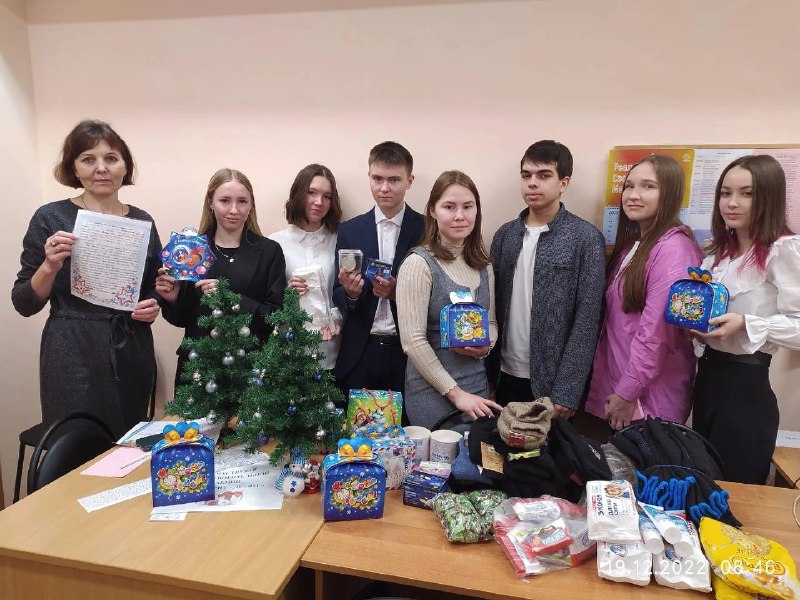 Активисты Кизнерской МО собрали новогодние подарки для военнослужащих 