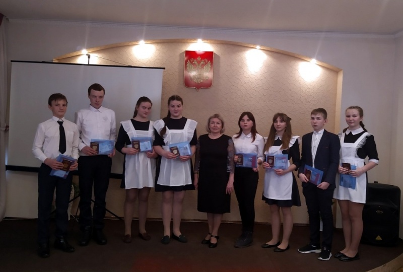  Юные граждане в Сюмсинском районе получили первые паспорта