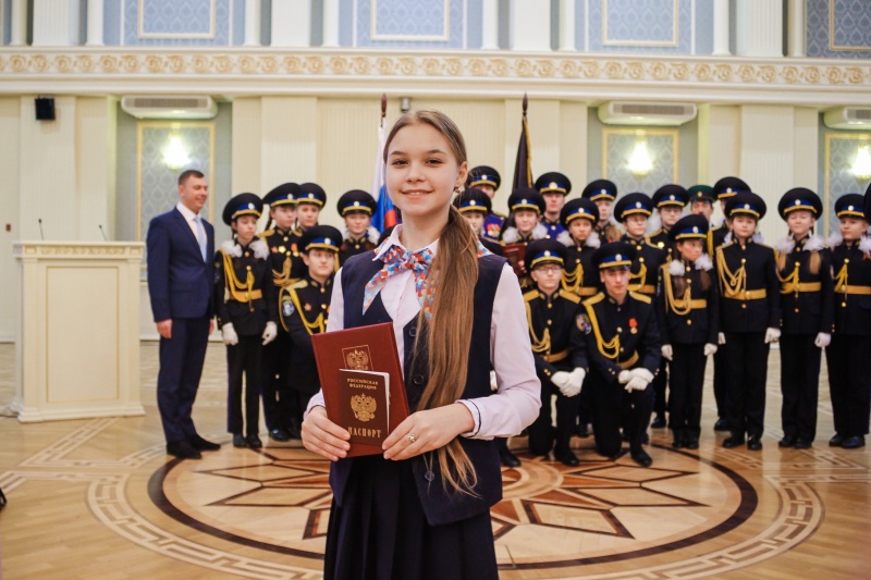 60 подростков из Удмуртии получили паспорт гражданина России на торжественном мероприятии в Доме Дружбы народов