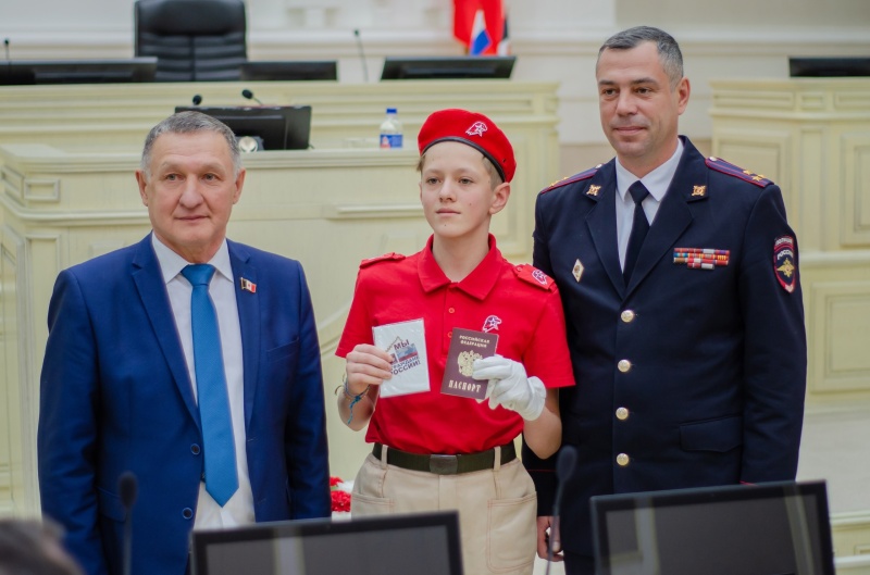 30 школьников Удмуртии получили паспорта в рамках акции «Мы — Граждане России!»